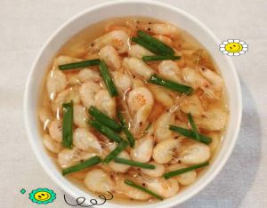 白米虾煮几分钟_白虾快煮弹牙，加姜料酒超鲜美