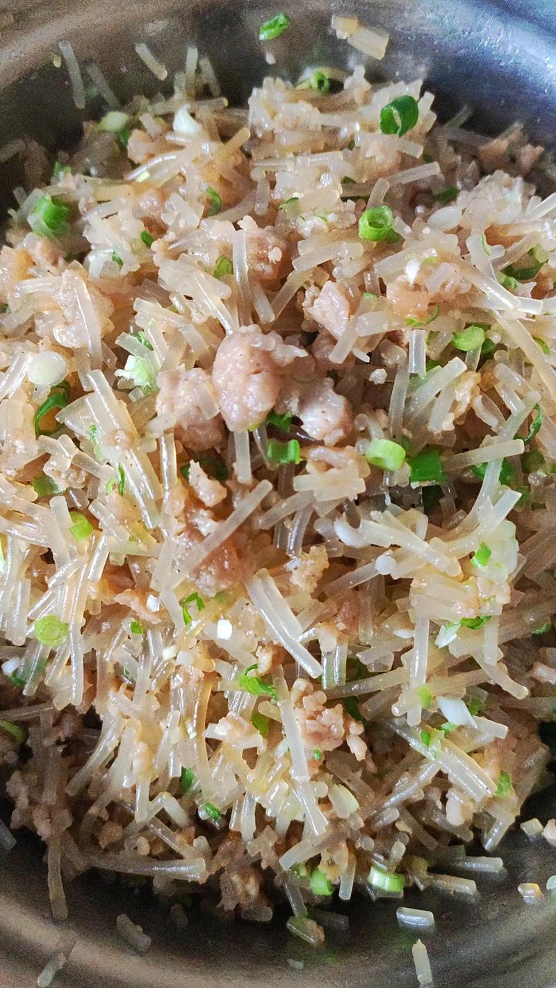 粉条肉包子馅的做法_家常美味，酱香浓郁！