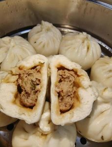 自做肉包子的做法大全_葱肉全麦烤包南瓜笋包梅干菜肉包