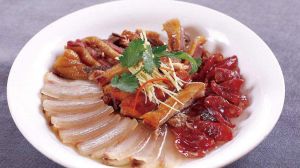 湘菜最新特色菜_剁椒鱼头辣椒炒肉等经典味蕾享受