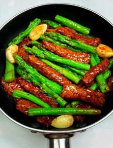 芦笋炒肉要不要焯水_去草酸短时间保营养易入味