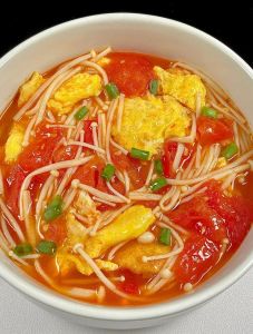 西红柿羹的做法大全_西红柿豆腐羹鸡肉丸子汤早餐饼做法，秋季保存享用