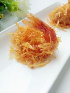 金丝虾球家常做法_酥脆可口的家常美味