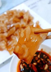 做猪皮冻的正确方法_节日美食猪皮冻，爽滑Q弹做法详解