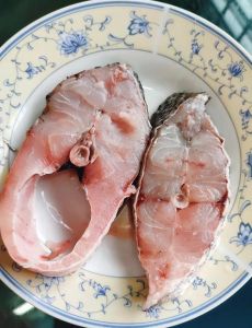 炸鱼块怎么腌制好_面糊酥脆好方法