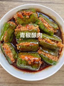 炸青椒肉馅的做法_酥嫩炸青椒酿肉，外脆里鲜做法
