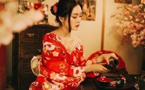 麻豆白丝精品午夜正餐：细腻口感与诱人风味的完美结合