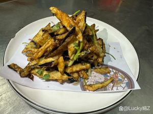 我的哥哥太坏了，却在偷偷教我做一道别致的家常菜，味道竟如此迷人
