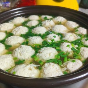 丸子炖豆腐藕的做法_冬日丸子炖豆腐藕，暖心暖胃超简单！