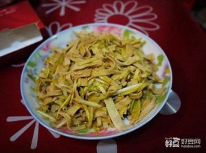蒜黄炒豆腐皮家常做法_蒜黄炒豆腐皮，营养美味家常菜