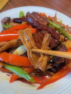 竹笋干烧肉的做法_竹笋干烧五花肉，肉烂笋软入味