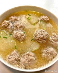 冬瓜片汆丸子的做法大全_暖心冬瓜汆丸子，鲜嫩滑口暖身子！