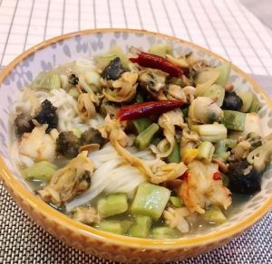 芸豆蛤蜊面的做法_家常蛤蜊芸豆面，鲜美又暖胃