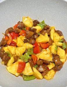 菠萝可以做哪些家常菜_家常菠萝菜，咕噜肉炒饭样样行！