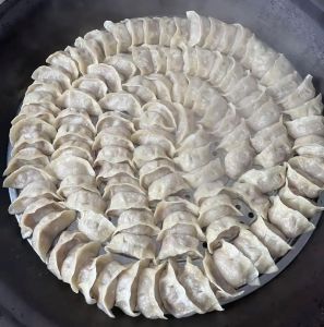 肉饺蒸17分钟够吗_蒸饺多长时间熟？看大小馅料，小心不熟！