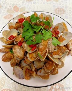 怎么炒花甲简单做法_家常炒花甲，料足味美做法简单
