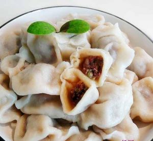 鹿肉包饺子用什么搭配馅儿_瘦嫩选肩颈，配菜韭菜香菇香