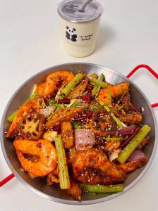 香辣虾家常做法干锅_香辣干锅虾，麻辣鲜香，家常美味！