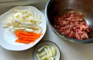 用小苏打嫩肉的比例_小苏打嫩牛肉，加淀粉调味，横切更入味！