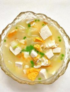 三鲜汤里的鸡蛋糕做法_三鲜汤鸡蛋糕，松软美味，火锅涮着吃更香！