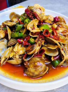 超大蛤蜊的做法大全_盐水晃动速吐沙，蛤蜊鲜美易烹饪