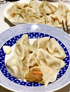 猪肉虾仁配啥青菜包饺子_饺子荤素搭配营养好，虾仁馅儿香，多种蔬菜提鲜增色！