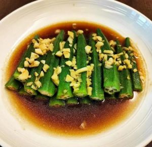 秋葵煮几分钟能蒸熟_蒸秋葵3-5分钟鲜嫩，凉拌1分钟去涩，做法多样！
