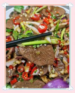 感觉舌头好大 满嘴一个舌头：探索美味牛舌料理的多样做法与技巧