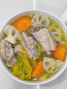 扇子骨莲藕汤的做法_香甜粉糯，简单养生