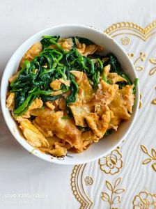烩菜贴饼子的家常做法_家常烩饼，烙饼蔬菜炒着吃
