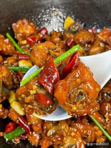 干炒鸡块的家常做法_农家干炒鸡腿香又脆
