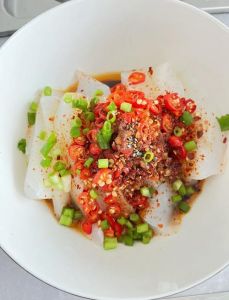 土豆粉做凉粉的做法_软嫩弹牙，超简单！