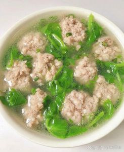 水煮粉条丸子的做法_口感丰富易上手
