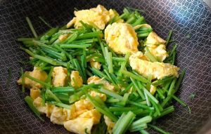 芹菜一般煮几分钟熟_芹菜煮水3-5分钟，营养好又脆！