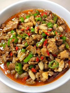 炒鸭子可以放什么配菜_鸭肉配菜，解腻增香又营养