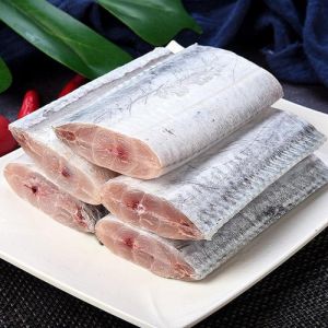 带鱼怎么处理内脏图解_去除黑膜，清洗彻底