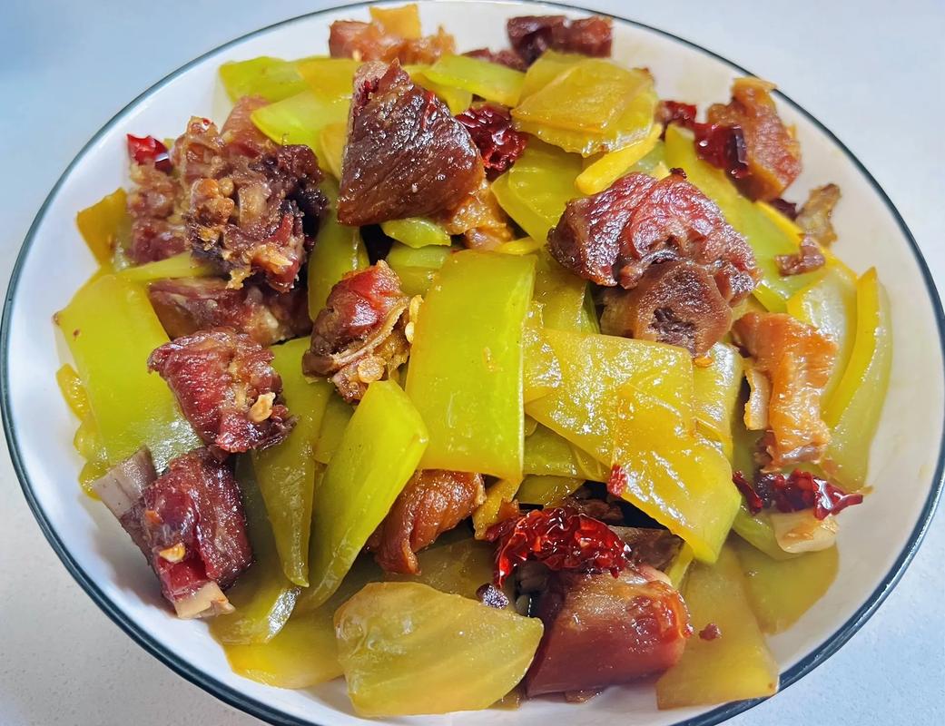 莴苣炒腊肉的做法大全家常_莴苣炒腊肉,减腻香脆做法 莴苣炒腊肉的做法大全家常_莴苣炒腊肉,减腻香脆做法