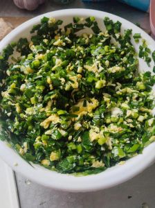 烫面韭菜包子蒸几分钟_揉面发酵，控干馅料，包馅二次醒发，蒸制焖5分钟