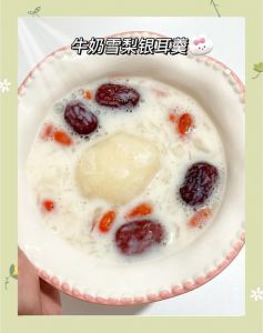 牛奶雪耳桃胶糖水的做法_桃胶雪耳牛奶糖水，秋冬润养好选择
