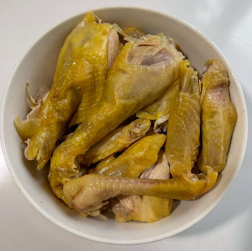 正宗梅州盐焗鸡的做法_盐焗鸡用粗盐更香，小火慢焗超入味！
