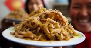 野鸡丝的5种做法_麻辣鸡丝香又麻，小野鸡炖蘑菇，家常味更浓！