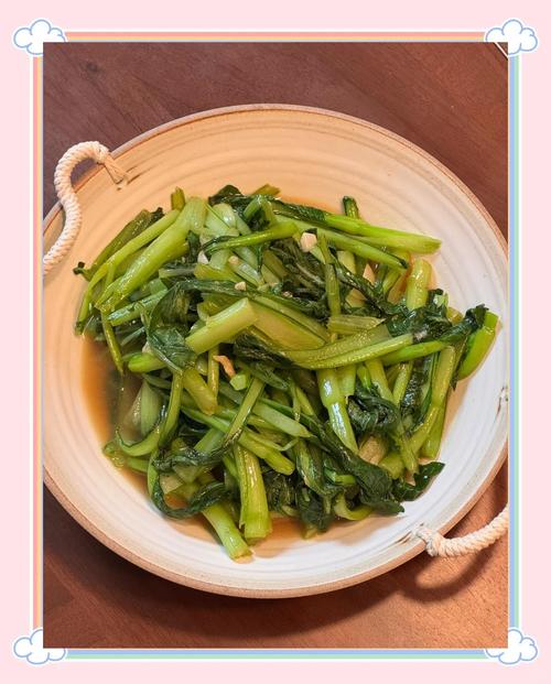 清炒红菜心家常做法大全家常_蒜蓉炒菜心，鲜嫩可口，简单易做！