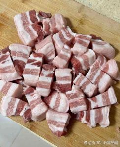 肉切好了还要再洗一遍再下锅吗_超市肉已处理，洗肉易流失汁水损口感，直接烹饪更卫生
