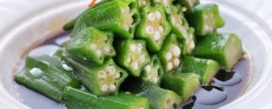 秋葵不焯水可以直接炒吗_秋葵焯水去涩增脆，凉拌蒜蓉更美味！