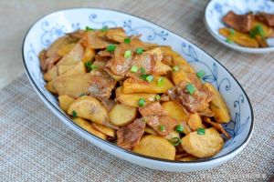 茨菇炒肉片的家常做法_茨菇炒肉片，香糯可口，家常美味！