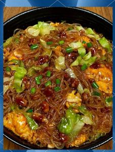 肉末炒粉条的家常做法_蚂蚁上树肉末炒粉条，下饭川菜，爽滑美味！