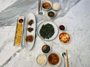 双人国产大片mv无删减：视频中精彩瞬间尽显厨艺魅力，呈现精彩美食制作全过程