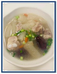 竹荪炖鸡汤的家常做法_童子鸡嫩肉老母鸡醇，竹荪鸡汤全家享