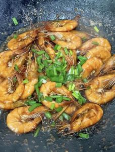 油煎大虾最简单做法_香煎海虾不加盐，红油甜酸鲜美可口