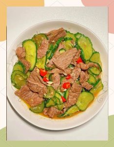 蓄谋已久的爆炒小黄瓜：简单快速的家庭美味秘籍